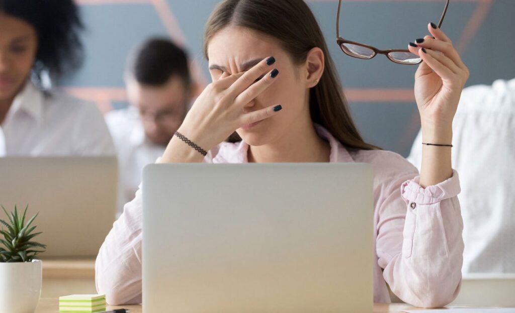 Kako prepoznati i ublažiti simptome umora očiju izazvanog gadgetima